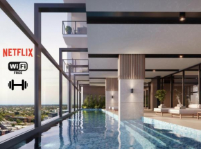 Adelaide CBD Modern Apt with Amazing Views, Cinema, Gym & Pool
